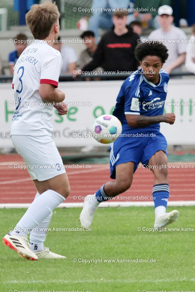 Fußball : Testspiel : SuS 09 Dinslaken - Schalke 04 U 19 am 25.07.2024 | Foto : Jochen Emde / www.kameradabei.de - Realisiert mit Pictrs.com