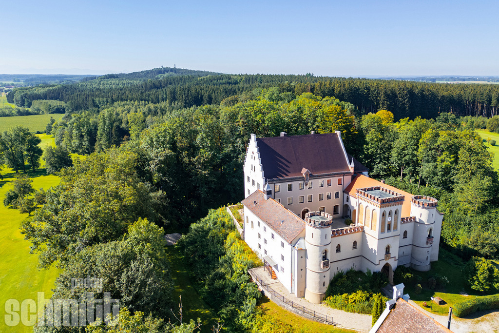 PS-Schloss-Igling-2026-01 | Entdecke die größte Bildgalerie der Region mit Fotografien aus dem Allgäu, der Bodenseeregion, Oberschwaben, dem Donautal und der Schwäbischen Alb. Landschaften, Luftaufnahmen und Reisefotografie als Wandbild und Fotokunst. - Realisiert mit Pictrs.com