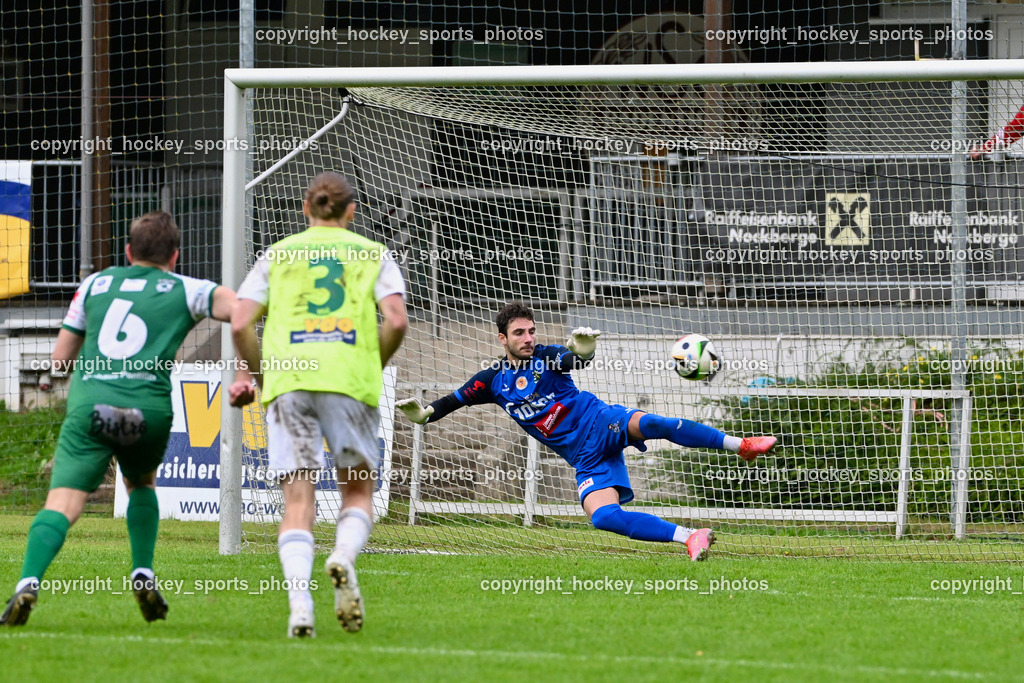 WSG Radenthein vs. SV Rapid Lienz | Elfmeter, Tor WSG Radenthein, #6 Florian Unterweger Rapid Lienz, #3 Max Unterwandling WSG Radenthein, #1 Luca Savoldelli Rapid Lienz, WSG Radenthein vs. SV Rapid Lienz, WSG Radenthein vs. SV Rapid Lienz am 30.08.2025 in Radenthein (Sportplatz Radenthein), Austria, (Photo by Bernd Stefan)
