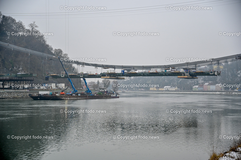 Westring A26_ Montage Brueckenteil_ 21.12.2022-1 | 21.12.2022, Westring A26, AUT, Westring A26, Brueckenteil Montage Westringbruecke, im Bild Transportschiff mit Brueckenteil auf der Donau