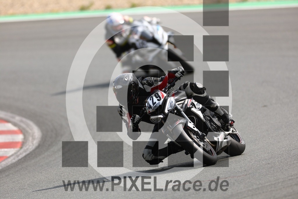 0429-20250616_01029 | Schöne Erinnerungen an spannende Momente - das festzuhalten ist unser Job. PIXELrace.de ist seit 2003 auf den Rennstrecken Europas unterwegs um die Action draußen beim Fahren und die wunderbare Stimmung imm Fahrerlager für euch einzufangen.