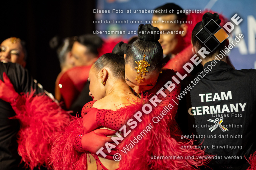 20251206-05597 | Hier finden Sie Tanz Bilder vom Latein und Standard Formationen tanzen. Sportbilder vom Tanzsport. Schöne Fotos und von Weltmeisterschaft, Europameisterschaft, Bundesliga, Regionalliga, Oberliga und Landesliga sowie von GOC Stuttgart, DanceComp, WM Bremen