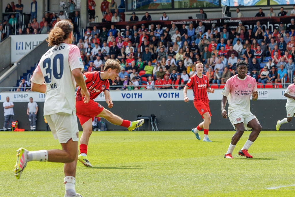 20260503-U19_FCH-LEV_039 | 1.FC Heidenheim 1846 vs. Bayer 04 Leverkusen, Fußball, U19, A-Junioren, NWL, U19-DFB-Nachwuchsliga, 2025/2026, Achtelfinale, 03.05.2026 in Heidenheim, Voith Arena(Foto: Michael Bulling) - Realisiert mit Pictrs.com