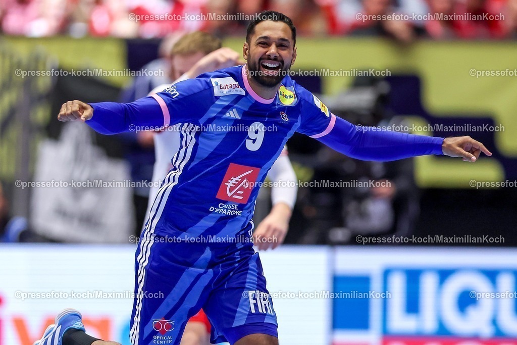 EHF22012603074 | 22.01.2026, Handball, Men's EHF EURO 2026, Frankreich - Dänemark, Jyske Bank Boxen in Herning, Dänemark, Main Round:  Melvyn Richardson (France #09) jubelnd
