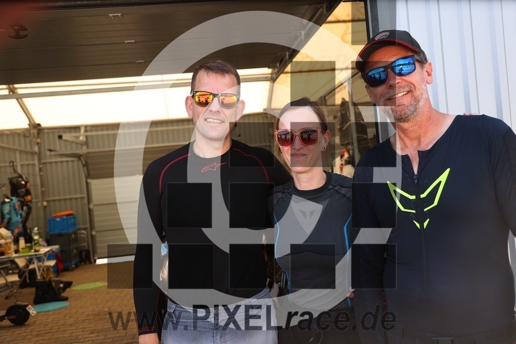 teams-20240905_04818 | Schöne Erinnerungen an spannende Momente - das festzuhalten ist unser Job. PIXELrace.de ist seit 2003 auf den Rennstrecken Europas unterwegs um die Action draußen beim Fahren und die wunderbare Stimmung imm Fahrerlager für euch einzufangen.