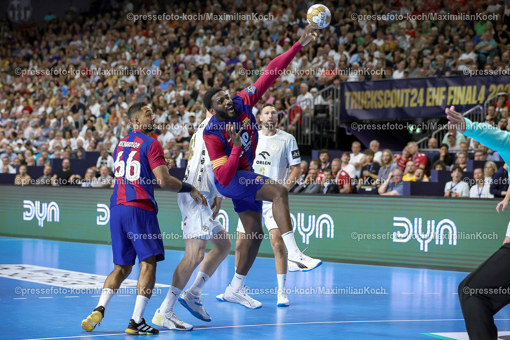 KoeEHF08062402007 | 08.06.2024, Köln, Handball, TruckScout24 EHF FINAL4, Machineseeker Champions League Men, Lanxess-Arena, Halbfinale, THW Kiel - FC Barcelona: Dika Mem (FC Barcelona) wirft den Ball auf das Tor