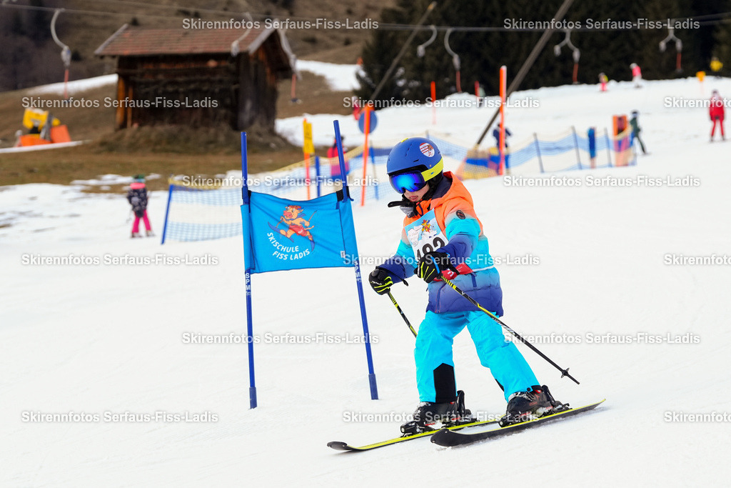 SRF_02.01.2026_0817 | Skirennfotos,Serfaus,Fiss,Ladis,Kinderskirennen,Winter,Tirol,Oberland,skirace,SFL,feelfree,weil wir's genießen,ski,Ski,skifahren,Sonnenplateau, - Realisiert mit Pictrs.com