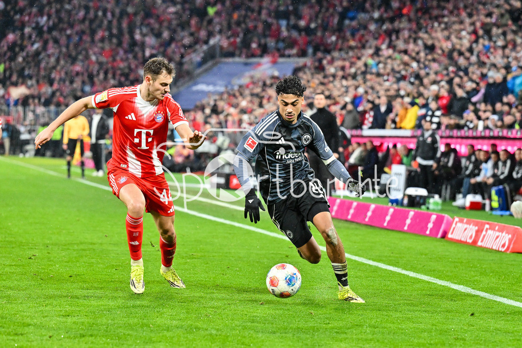 FC Bayern München - Eintracht Frankfurt | MUNICH, GERMANY - 21. FEBRUARY: im Duell Josip STANISIC (FC Bayern Munich 44) und Nathaniel BROWN (Eintracht Frankfurt 21) während dem Bundesligamatch zwischen dem FC Bayern München und der SG Eintracht Frankfurt am 23. Spieltag in der Allianz Arena / DFL REGULATIONS PROHIBIT ANY USE OF PHOTOGRAPHS AS IMAGE SEQUENCES AND/OR QUASI-VIDEO