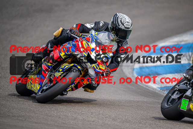 MaZZes_FotoMatrix_230410_6105 | ROT