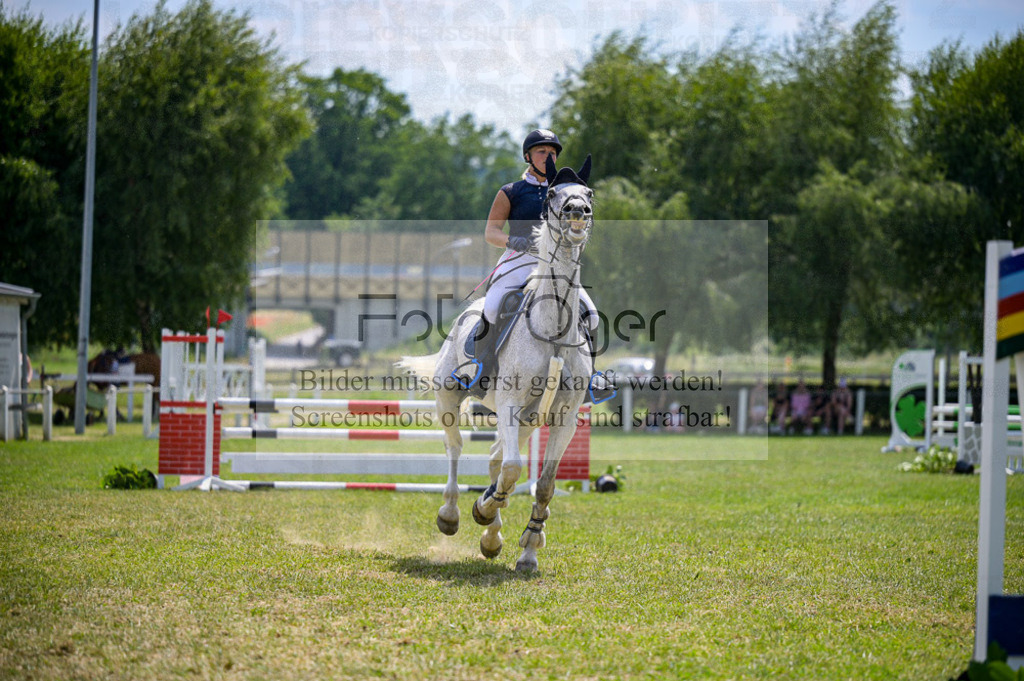 Reitturnier Voxtrup | Entdecke hochwertige Reitturnierfotos von Foto Oger. Professionell, emotional und authentisch – jetzt Lieblingsmomente im Shop bestellen. - Realisiert mit Pictrs.com