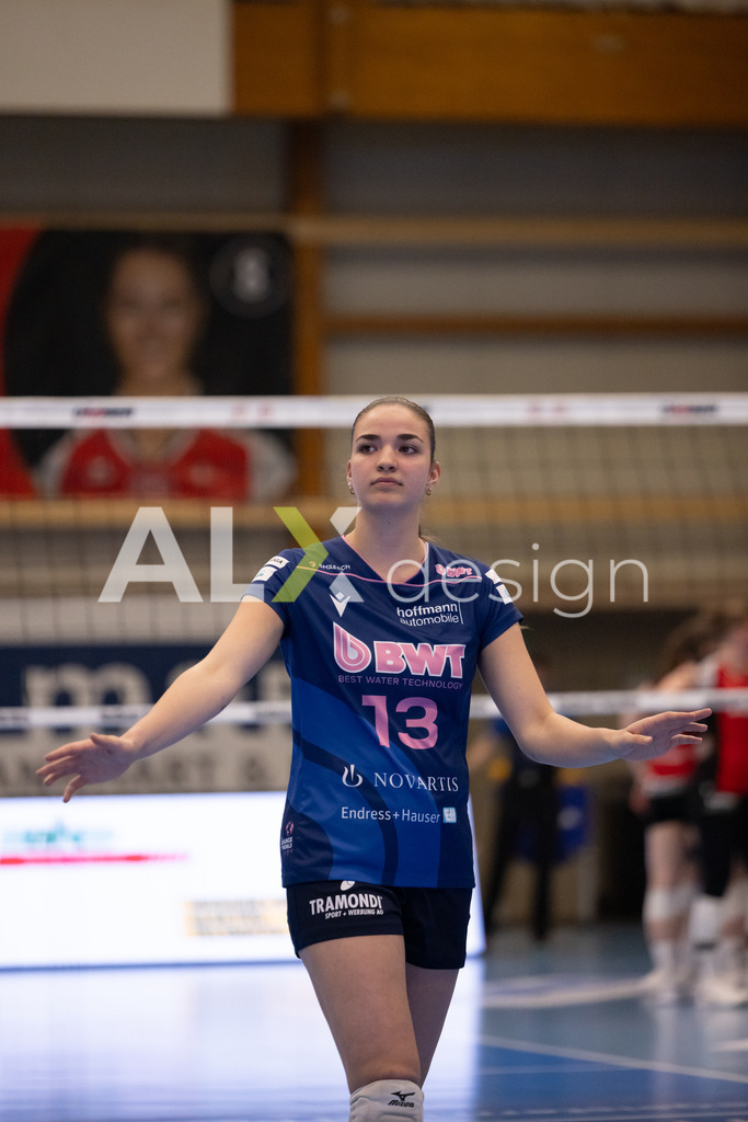 Volleyball I Frauen I Saison 2025-2026 I Volleyball NLA | Women I 1/2 Finals I  VC Kanti Schaffhausen - Sm'Aesch Pfeffingen I 18.03.2026 | 13 Anouk Locher (CH) (Sm'Aesch Pfeffingen) – Diagonalangriff - Realisiert mit Pictrs.com