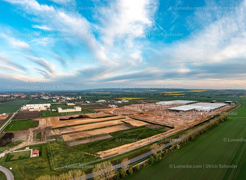 10049-51926 - Daimler Truck Global Parts Center Halberstadt | Stockfoto und Bilderpool mit Bildmaterial aus Deutschland, dem Harz, Halberstadt, Quedlinburg, Wernigerode und weltweit. Qualitativ hochwertige und professionelle Fotos anschauen und kaufen. - Realisiert mit Pictrs.com