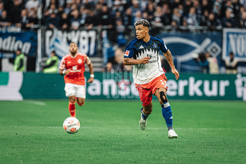Fußball | Männer | Saison 2025/2026 | 1. Fußball-Bundesliga | 6. Spieltag | Hamburger SV vs. 1. FSV Mainz 05 | 05.10.2025 | Ransford-Yeboah Königsdörffer (#11, HSV) am Ball