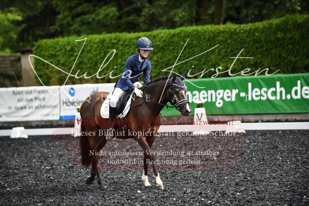 DSC_2991 | Pferde- und Turnierfotografie in Westsachsen. Pferdeportraits, Auftragszeichnungen und intuitive Kunst.