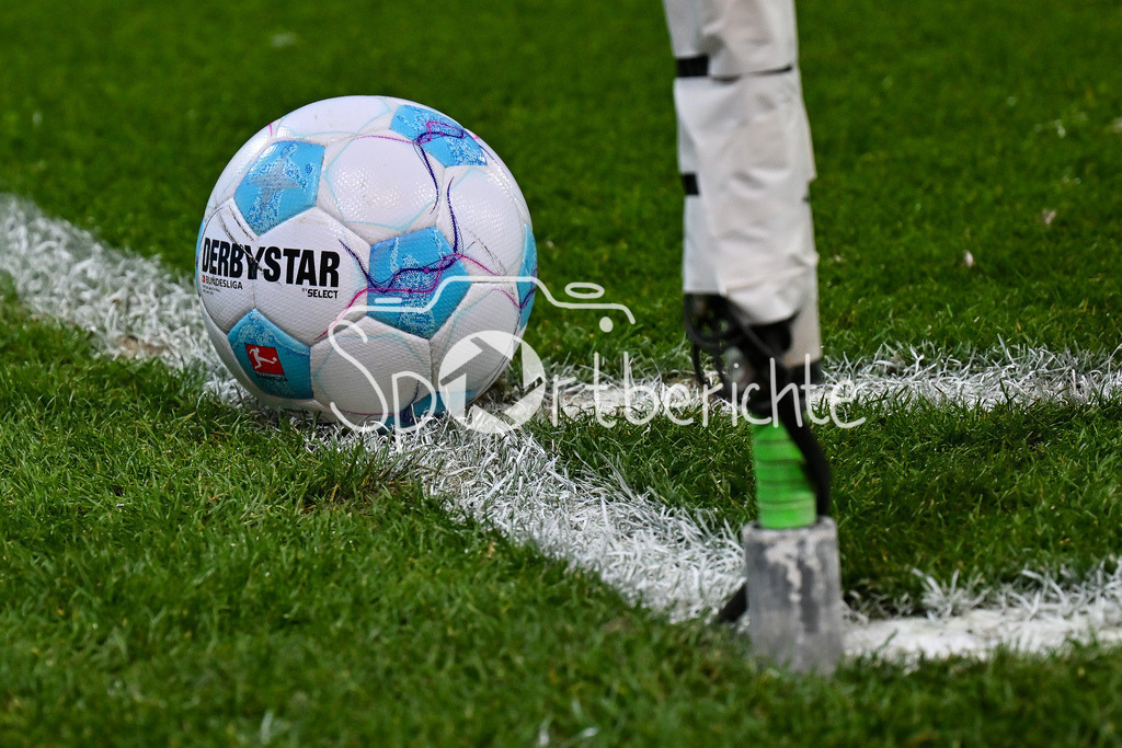 1. FC Heidenheim - SV Elversberg 07 | im Bild der Derbystar Spielball der Relegation 2024/25 / Ball / Fussball / Symbolbild / Relegation Bundesliga: 1. FC Heidenheim - SV Elversberg 07, Voith-Arena am 22.05.2025 / DFL REGULATIONS PROHIBIT ANY USE OF PHOTOGRAPHS AS IMAGE SEQUENCES AND/OR QUASI-VIDEO / BLD / ZDF
