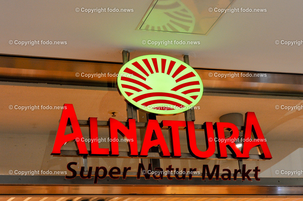 Deutschland_ Baden-Wuerttemberg_ Esslingen am Neckar_ 06.01.2025-6 | 06.01.2025, Deutschland, GER, Baden-Wuerttemberg, Esslingen am Neckar, im Bild Themenbild, Stadtansichten, Alnatura, Lebensmittel, Bio, Bioprodukte, Biomarkt, Natur, Naturprodukte, Handel, Einzelhandel, Schild, Logo, Feature, Symbolbild