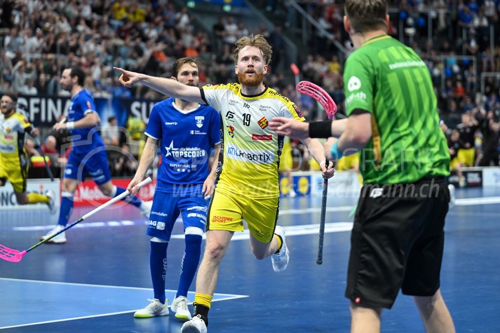 Zug United - HC Rychenberg - 25. April 2026 | Noah Püntener (#19 HC Rychenberg Winterthur) erzielt das 0:3 am L-UPL Superfinal-Spiel zwischen Zug United und HC Rychenberg am 25. April 2026 in der BCF Arena, Fribourg, Schweiz.Bild: Sportfotografie Markus Aeschimann | www.markus-aeschimann.ch - Realisiert mit Pictrs.com