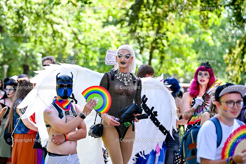 Linzpride 2024_ 06.07.2024-128 | 06.07.2024, Linz, AUT, Linzpride 2024, im Bild Teilnehmer an der Linz Pride 2024
