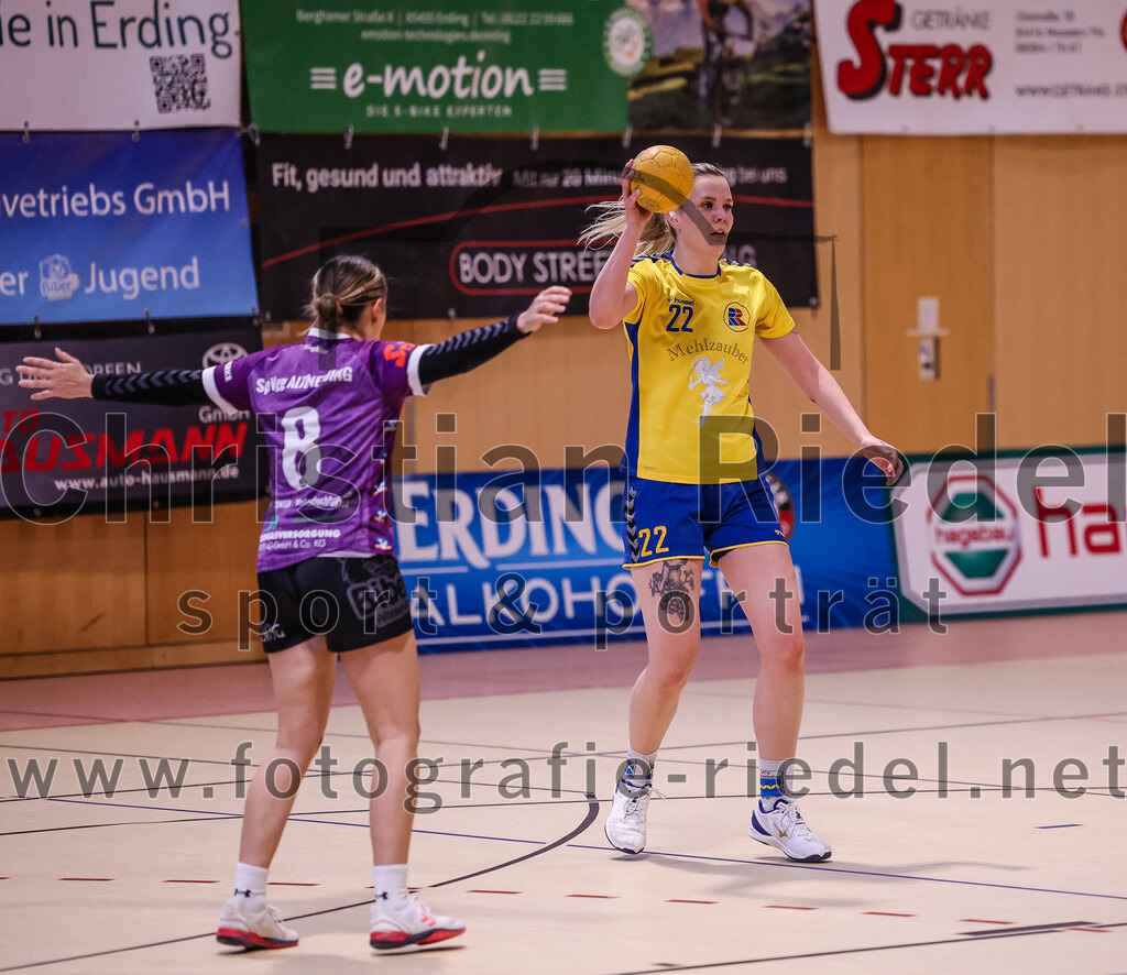 2025-02-15_004_SpVgg_Altenerding_gegen_MTV_Pfaffenhofen | Erding, Deutschland, 15.02.2025:Handball, Bezirksoberliga Frauen Altbayern 2024 / 2024, 14. Spieltag, SpVgg Altenerding gegen MTV Pfaffenhofen, Endergebnis: 27:23Lena Prem (SpVgg Altenerding, #8), Daniela Reiher (MTV Pfaffenhofen, #22)Foto: Christian Riedel / fotografie-riedel.net