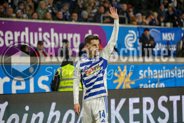 MSV Duisburg vs Rot-Weiss Essen - 3. Liga | Duisburg, Deutschland, 26.10.25:   Conor Noß (MSV Duisburg) gestikuliert, Gestik waehrend des Spiels der 3. Liga MSV Duisburg vs Rot-Weiss Essen in der schauinsland-reisen-arena(Foto von Brauer-Fotoagentur / Adrian Schlueter)
