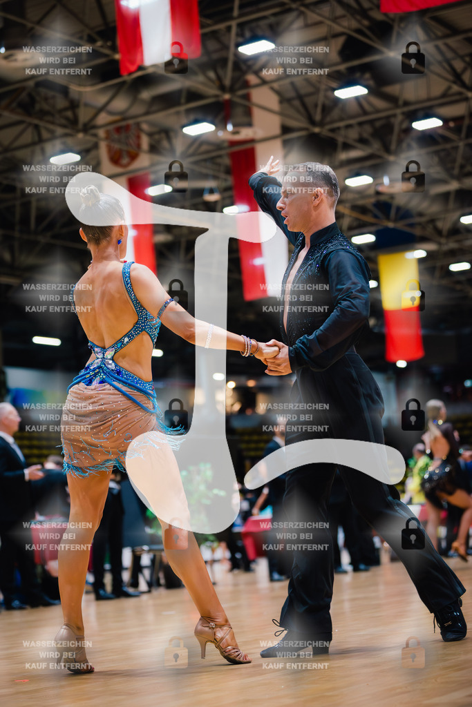 Hessen Tanzt WDSF Open Senior I Latin 11th (242) Thomas Unterer _ Ines Unterer (Regio Tanzclub Freiburg)-2025-05-17-1988 | Webshop for digital downloads and prints of dance sport, event & show photographer Julian Link - Realisiert mit Pictrs.com