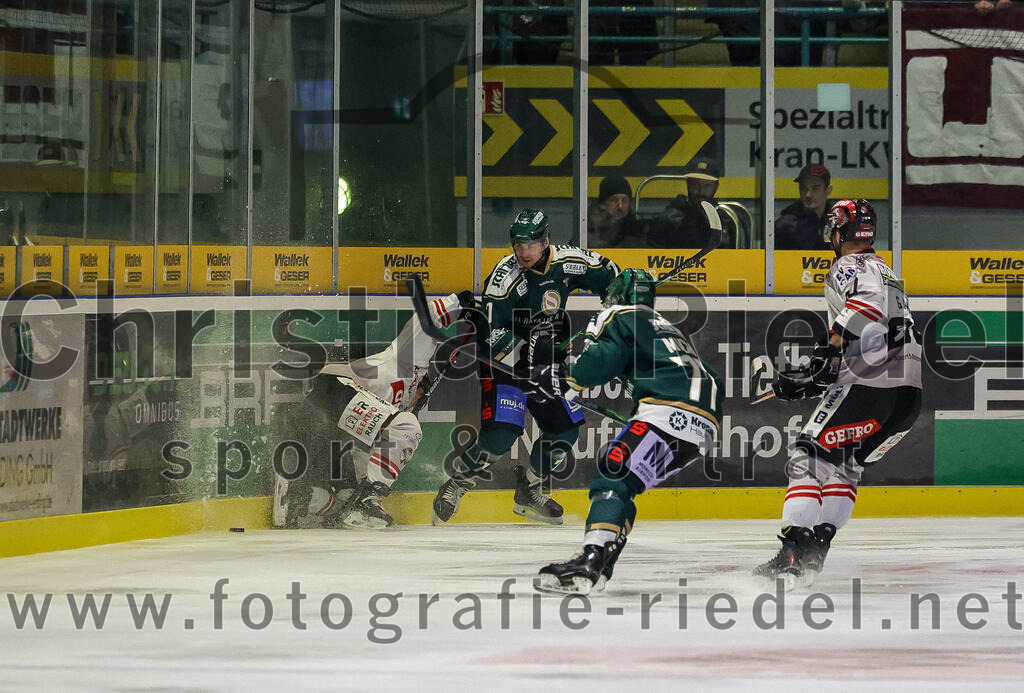 2025-12-14_037_TSV_Erding_gegen_ECDC_Memmingen_Indians | Erding, Deutschland, 14.12.2025:Eishockey, Oberliga Süd 2025 / 2026, 26. Spieltag, TSV Erding gegen ECDC Memmingen Indians, Endergebnis: 1:2Foto: Christian Riedel / fotografie-riedel.net