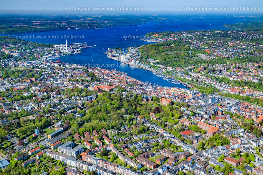 Flensburg_ELS_6781010524 | FLENSBURG 01.05.2024 Stadtzentrum im Innenstadtbereich in Flensburg im Bundesland Schleswig-Holstein. // The city center in the downtown are in Flensburg in the state Schleswig-Holstein. Foto: Martin Elsen
