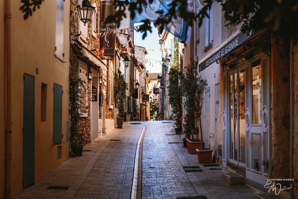 Saint Tropez | Herzlich willkommen auf meiner Seite! Ich bin Elke Wallnisch, Deine Fotografin für lichtstarke Momente. Der Name steht für alles, was mich mit der Fotografie verbindet: Das Licht und seine machtvolle Wirkung auf eine Situation oder unsere Stimmung - Realisiert mit Pictrs.com