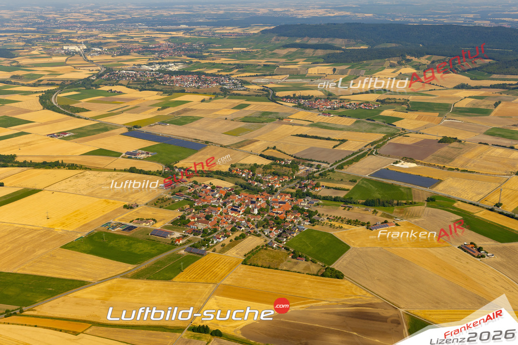 Das Luftbild zeigt : Hellmitzheim Iphofen - Die Luftaufnahme wurde 2023 vom UL-Flugzeug aus erstellt ( keine Drohne ) - Hochauflösende Luftaufnahme - Für grossformatige Ausdrucke geeignet. Die Geschenkidee !Mit Lizenz und Bildrechte bestellbar