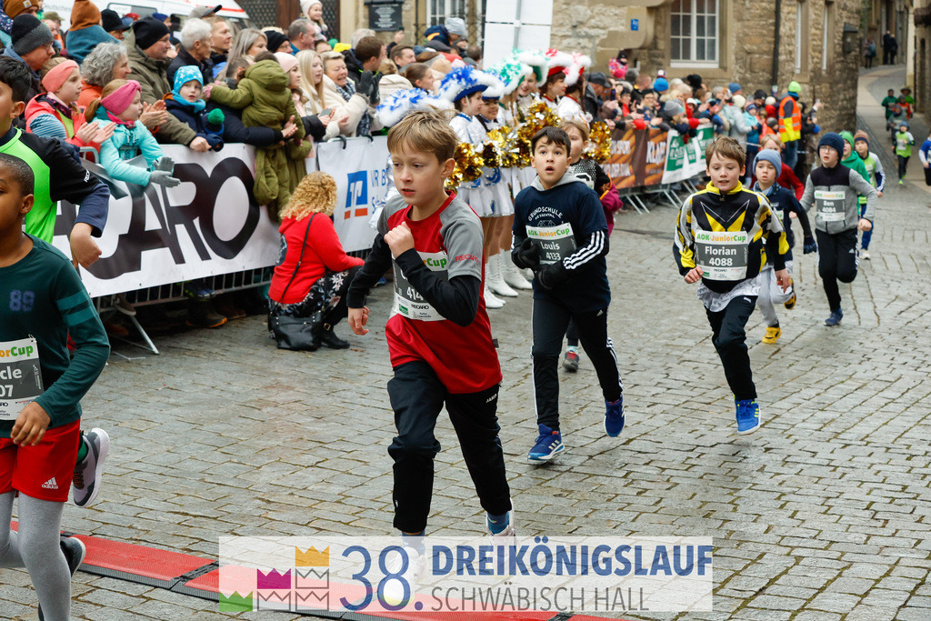 400m AOK Junior Cup | 3 Koenigslauf 2024 400m AOK Junior Cup - Realisiert mit Pictrs.com