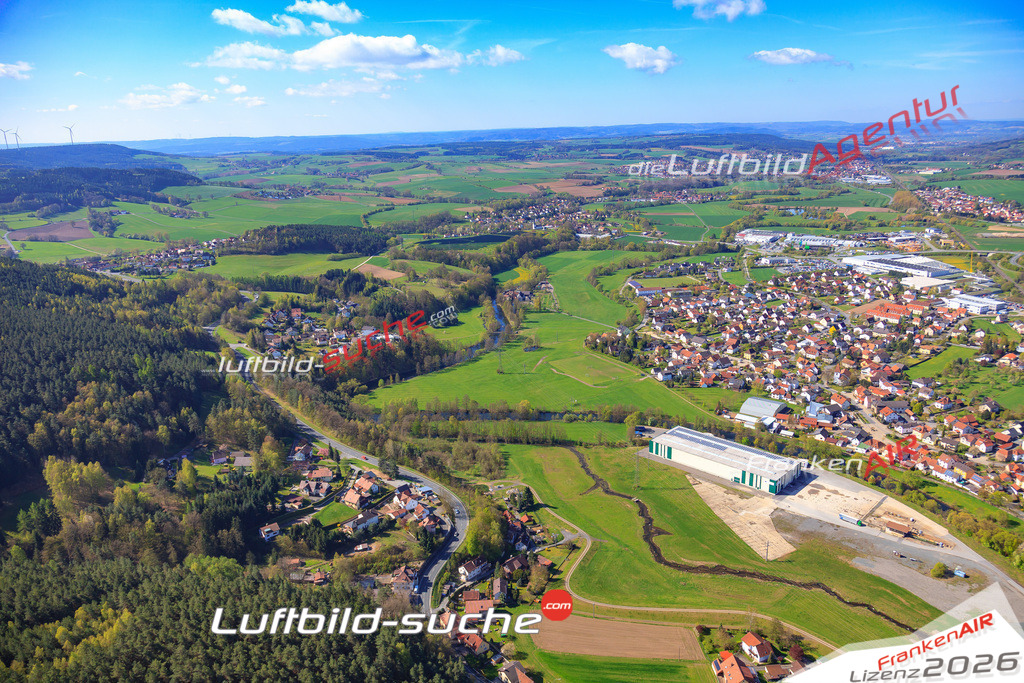 Die Luftaufnahme Neuses - Kronach wurde 2017 mittels Flugzeug (keine Drohne) erstellt. Perfekte Schärfe und Druck- Auflösung- Garantiert!