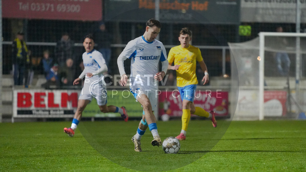 Fußball, Herren, Saison 2025/2026, Regionalliga Nordost, 15. Spieltag, FSV 63 Luckenwalde vs. Hertha BSC II, Freitag 07.11.2025, Werner-Seelenbinder-Stadion Luckenwalde, | Fußball, Herren, Saison 2025/2026, Regionalliga Nordost, 15. Spieltag, FSV 63 Luckenwalde vs. Hertha BSC II, Freitag 07.11.2025, Werner-Seelenbinder-Stadion Luckenwalde, Im Bild: Joel Richter (Hertha) - Realisiert mit Pictrs.com