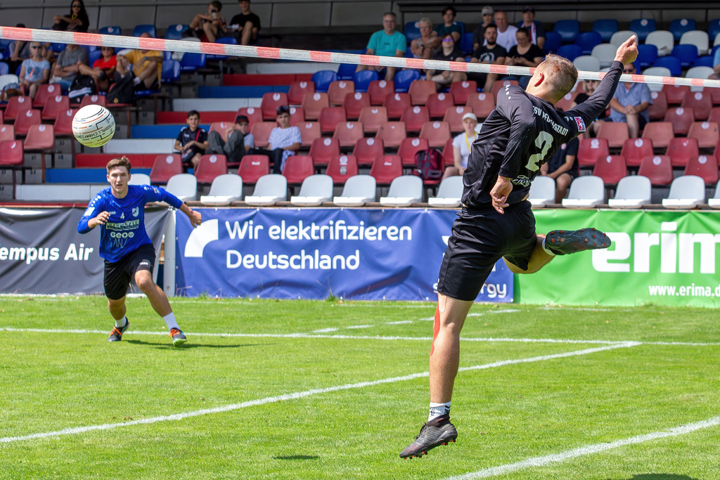 Faustball: TSV Pfungstadt gegen DSG UKJ Froschberg (IFA 2024 Fistball World Tour Finals Mannheim, Vorrundenspiel Gruppe A). Bild: Dennis Gruber (2, Pfungstadt) | Faustball: TSV Pfungstadt gegen DSG UKJ Froschberg (IFA 2024 Fistball World Tour Finals Mannheim, Vorrundenspiel Gruppe A). Bild: Dennis Gruber (2, Pfungstadt) - Realisiert mit Pictrs.com