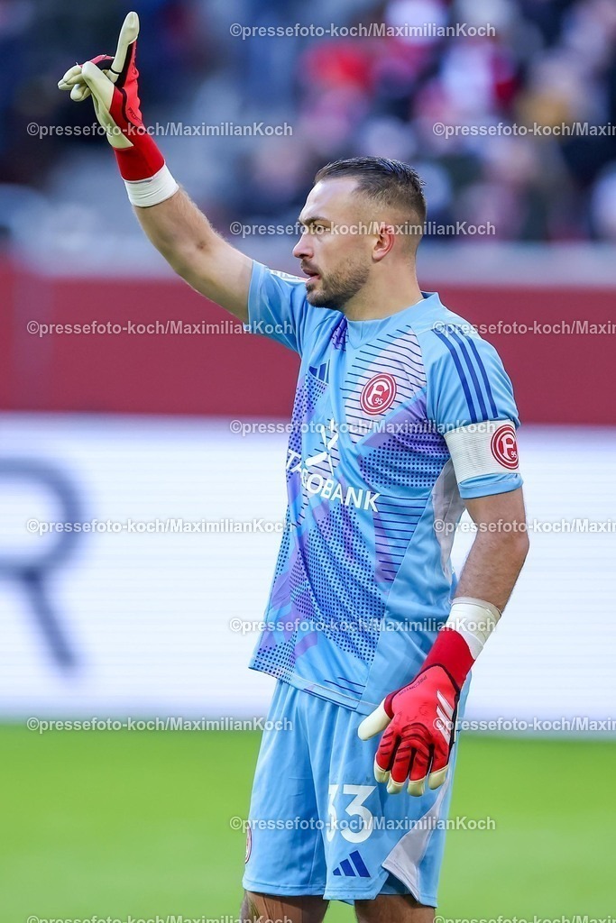 Due01022501050 | 01.02.2025, Fußball, Fortuna Düsseldorf - SSV Ulm 1846, 2.. Fußball Bundesliga, 20. Spieltag, Merkur Spiel-Arena, Saison 2024 2025: Torwart Florian Kastenmeier (Fortuna Düsseldorf #33) gestikulierendDFB regulations prohibit any use of photographs as image sequences and or quasi-video.