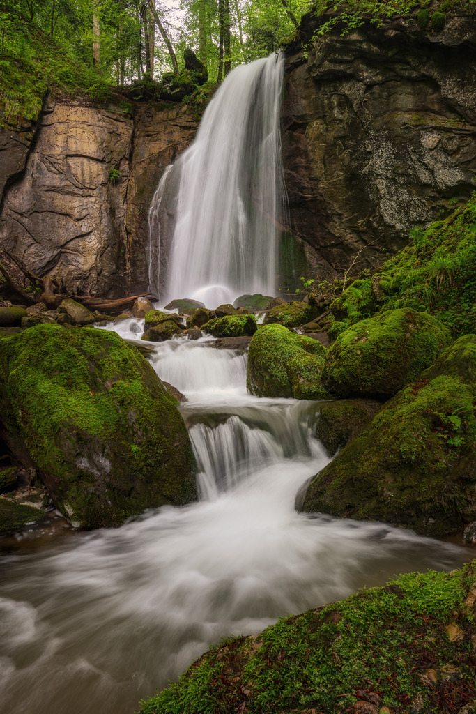 Wasserfall Finstersee | Menzingen - Realisiert mit Pictrs.com