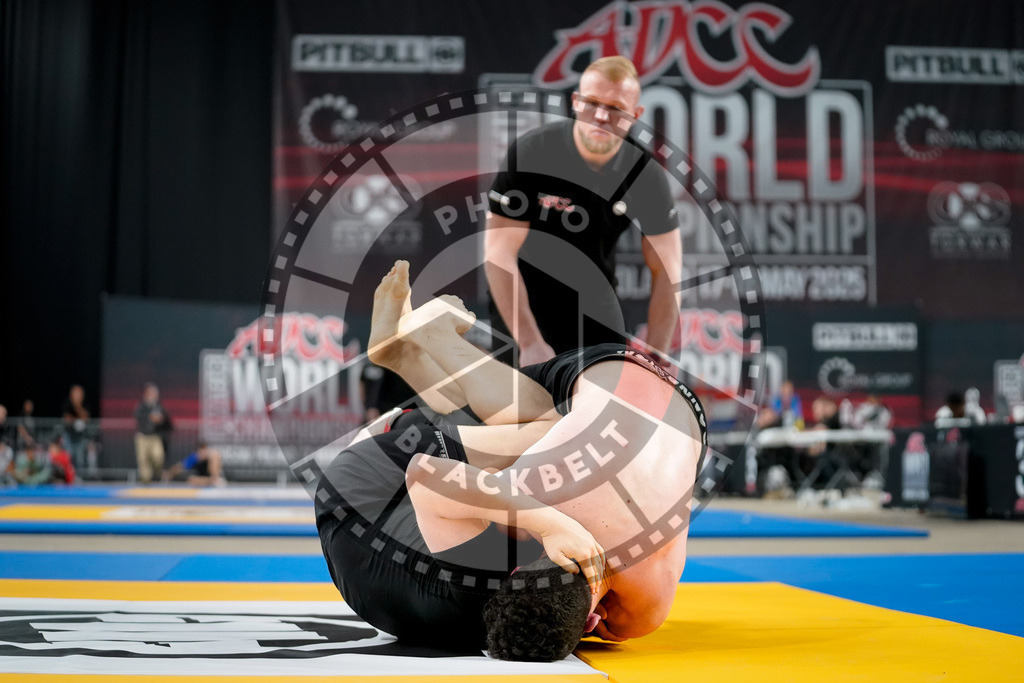 20250518PBB1362 | Athletes compete during the second day of the ADCC Amateur World Championship on May 18, 2025 in Warsaw, Poland. © Chiara Dazi / photoblackbelt