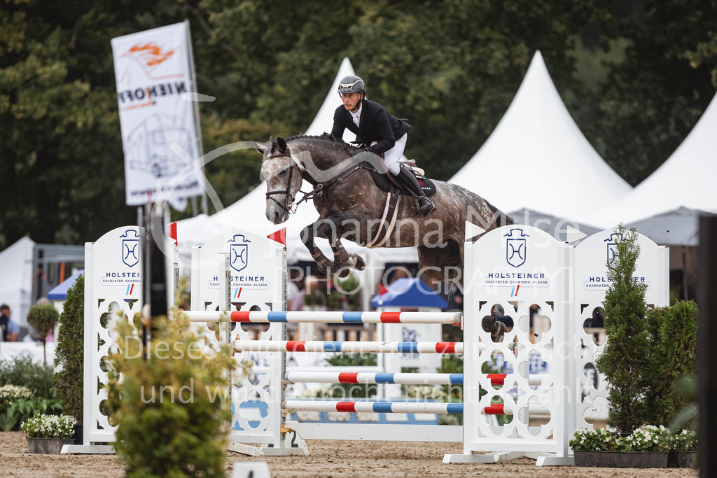 240906_BuCha_Quali-5j-450 | Deine schönsten Turniermomente als professionelle Fotos! Entdecke hochwertige Pferdesport-Fotografie im Online-Shop. Jetzt Fotos finden & bestellen!