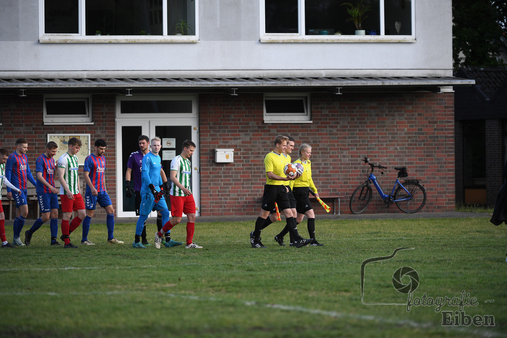 TuS Ofen-SG FriPe | Herren 1. Kreisklasse Süd, Jade-Weser-Hunte; TuS Ofen (blau)-SG FriPe (weiß) am 28.05.2025; in Ofen (), Photo: Philip Eiben 2025 - Realisiert mit Pictrs.com