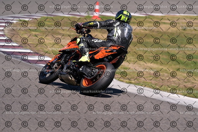 26bt04-1341 | markuskiefer.com - Realisiert mit Pictrs.com