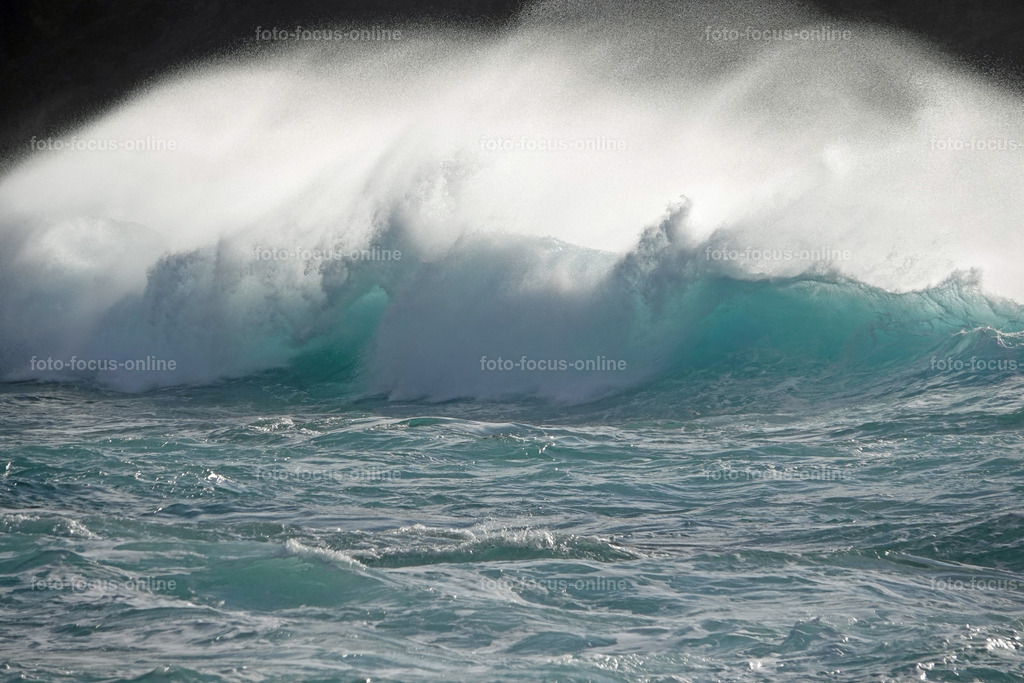 Wild waves | Atlantic breakwater