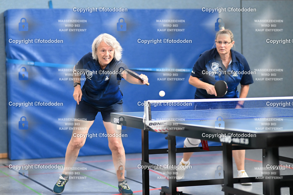 DSC_0350 | Heike Wolfteich (links) mit Helga Coordes ( rechts)