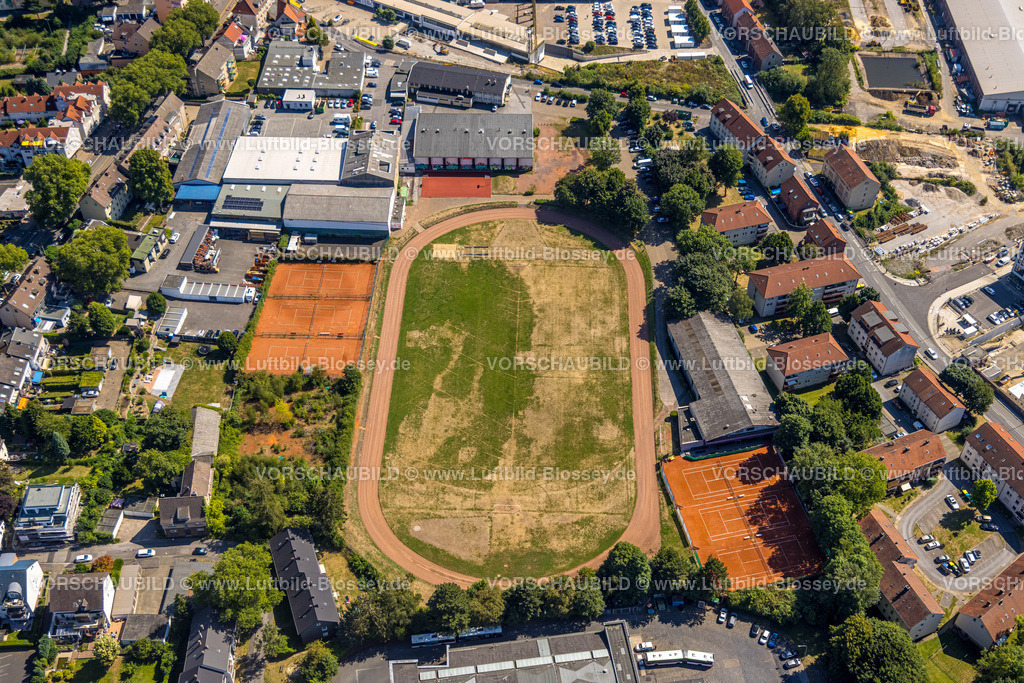 Witten220808717 | Luftbild, Sportplatz Jahnstraße, Jahnhalle, Sonnenschein, Witten, Ruhrgebiet, Nordrhein-Westfalen, Deutschland