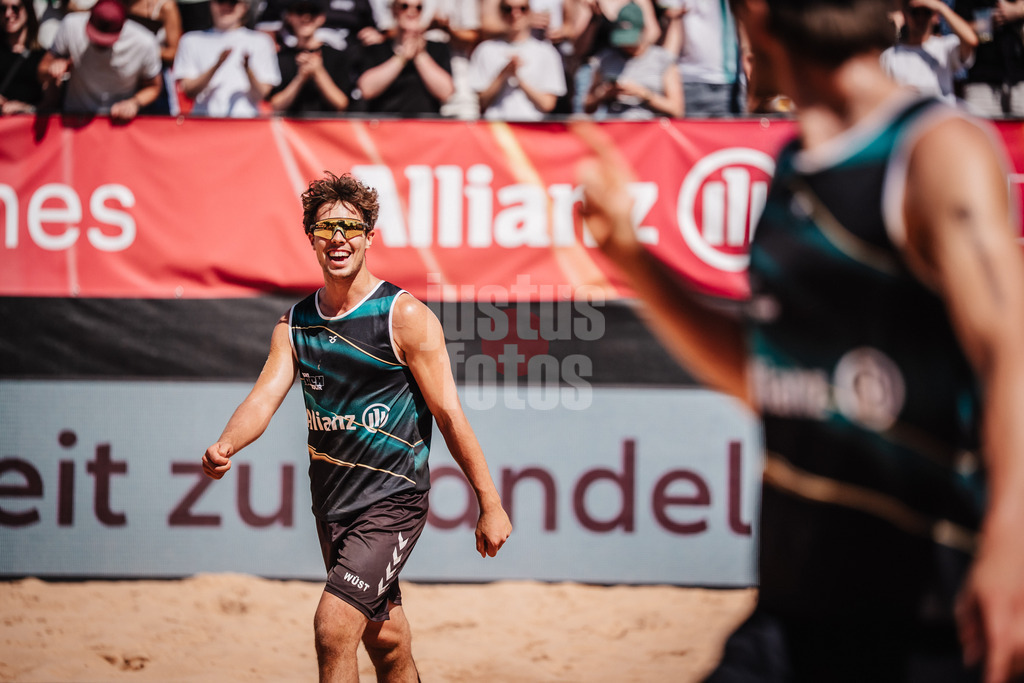 Beachvolleyball | Männer | Allianz German Beach Tour 2025 | Tourstop München | 12.07.2025 | Lui Wüst freut sich
