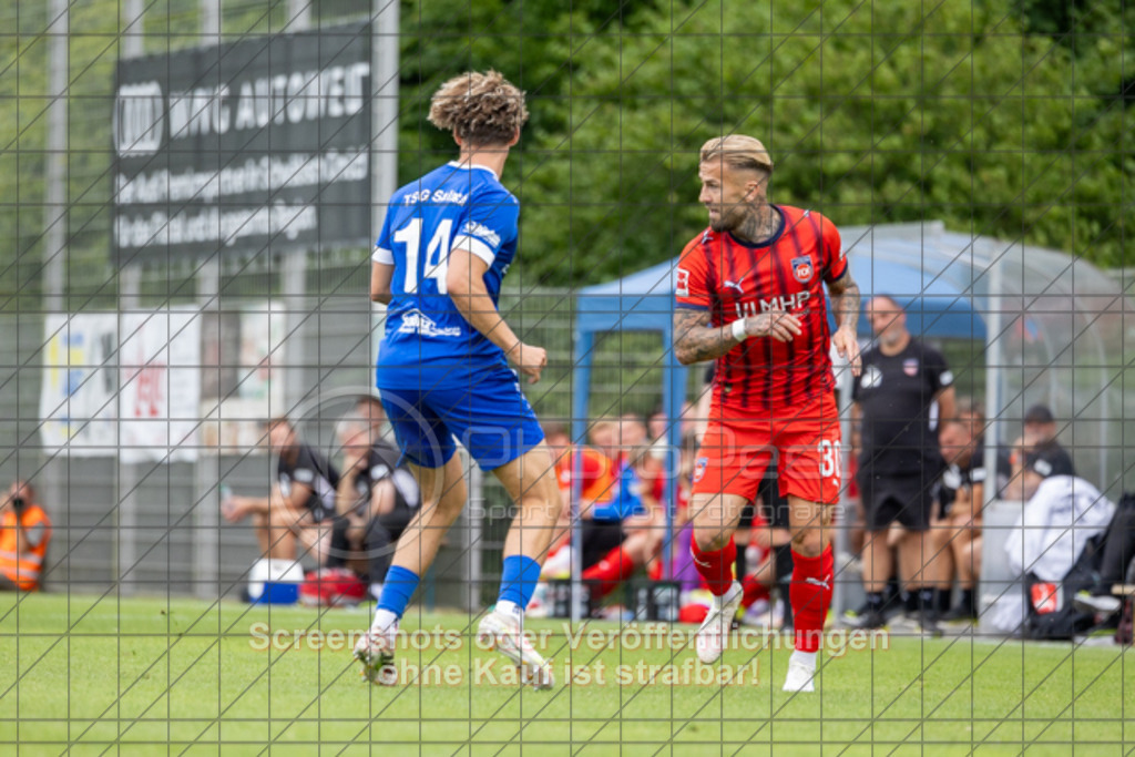 20250706_154225_0871 | #,TSG Salach (blau) vs. 1.FC Heidenheim (rot), Fußball, Freundschaftsspiel - WfV, Saison 2025/2026, Rasensportplatz, Staufenecker Str. 41, 73084 Salach, 06.07.2025 - 15:30 Uhr,Foto: PhotoPeet-Sportfotografie/Peter Harich
