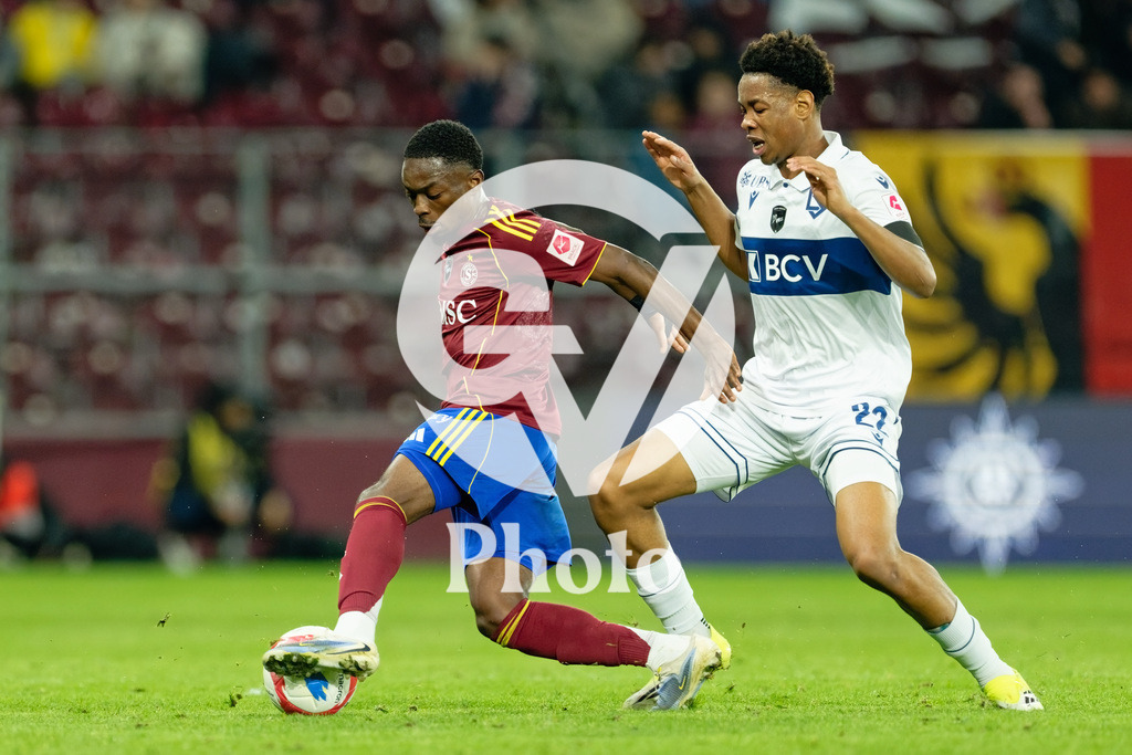 Brack Super League - Servette FC v FC Lausanne-Sport | Bradley Mazikou (18 Servette FC) in action (close up) under pressure of Enzo Kana-Biyik (22 FC Lausanne-Sport)  during the Brack Super League match between Servette FC and FC Lausanne-Sport at Stade de Geneve in Geneva, Switzerland
