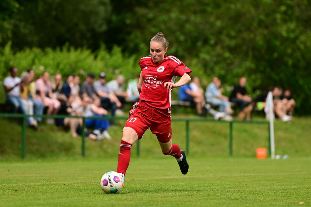Fußball I Frauen I Saison 2024-2025 I Oberliga I 26. Spieltag I FC Jesteburg-Bendestorf - SV Heidekraut Andervenne | Der Sportfotograf. - Realisiert mit Pictrs.com
