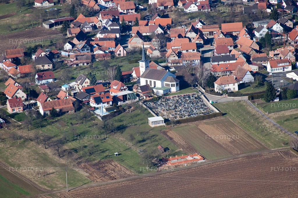 Vue aérienne: Vue de la ville à Hermerswiller dans le département Bas Rhin, France. Photo: IMG_37463.jpg prise le 07/02/2011 par Werner Riehm/FLY-FOTO.eu – Résolution de l'original: 4752 x 3168 px