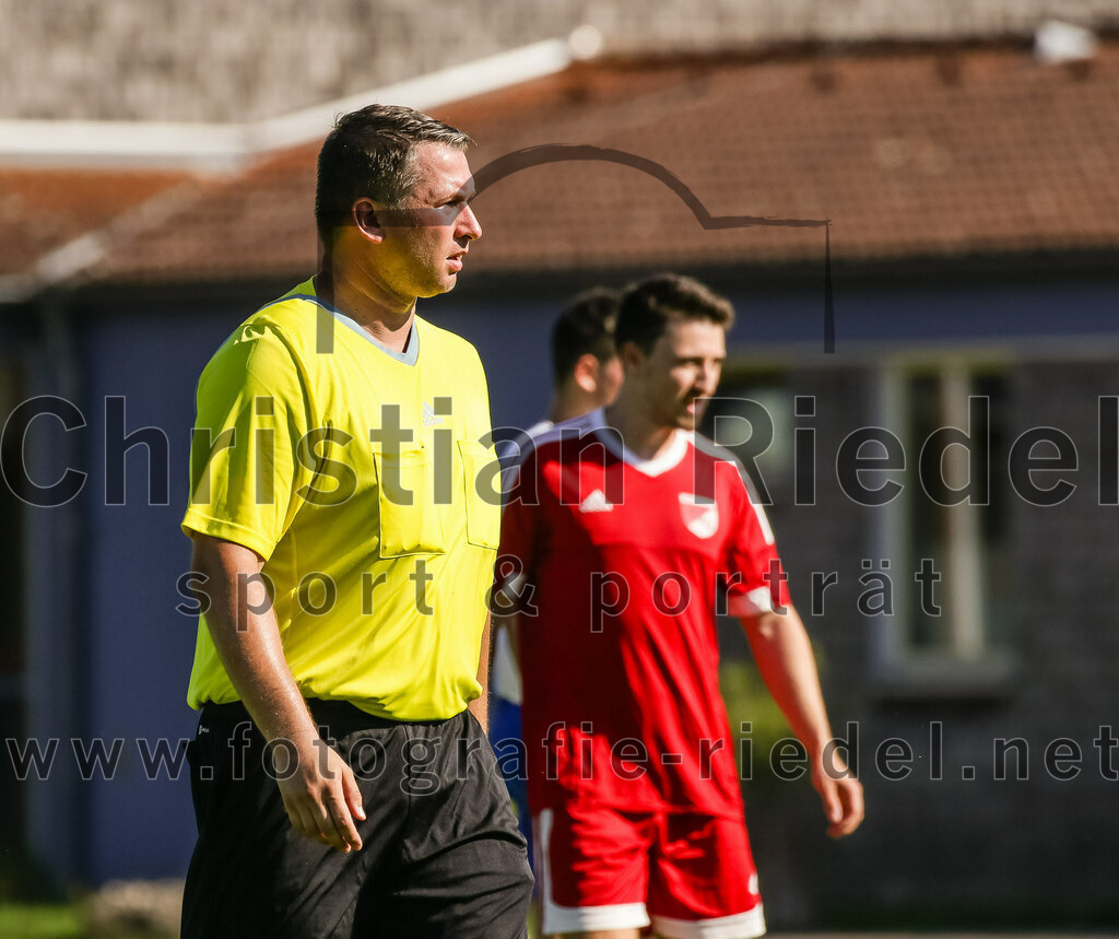 2023-08-19_049_SG_Markt_Schwaben_II_gegen_TSV_Ottobrunn_III | Markt Schwaben, Deutschland, 19.08.2023:
Fußball, C-Klasse 2023 / 2024, 1. Spieltag, (SG) Markt Schwaben II gegen TSV Ottobrunn III, Endergebnis: 0:4

Schiedsrichter Patrick König

Foto: Christian Riedel / fotografie-riedel.net