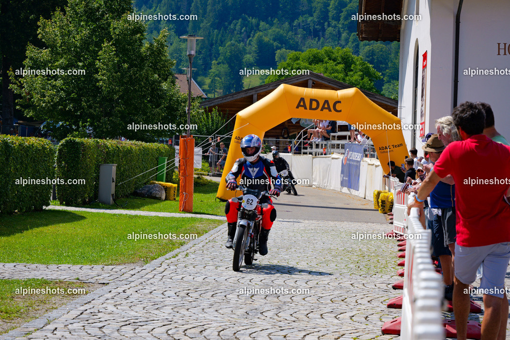 P1014728 | Erleben Sie atemberaubende, hochqualitative Fotos Ihrer Fahrt entlang der malerischen Alpenstraßen. Besuchen Sie alpineshots.com, um professionelle Aufnahmen Ihrer unvergesslichen Reise zu finden und zu kaufen - Realisiert mit Pictrs.com
