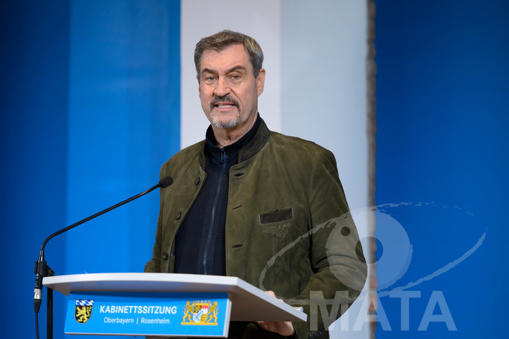 _DW04796 | Bayerns Ministerpräsident Markus Söder (CSU) bei einer Pressekonferenz im Lokschuppen. Rosenheim, 02.12.2025 Bayern Deutschland - Realisiert mit Pictrs.com